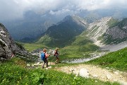 64 In discesa dalla Bocchetta di Corna Piana al Passo Branchino